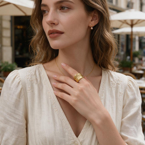 anillo-aella-dorado-pieza-puesta.jpg