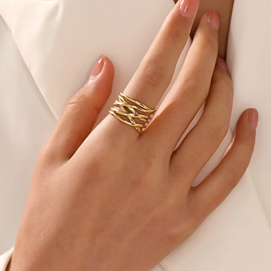 anillo-aurelia-dorado-pieza-puesta.jpg