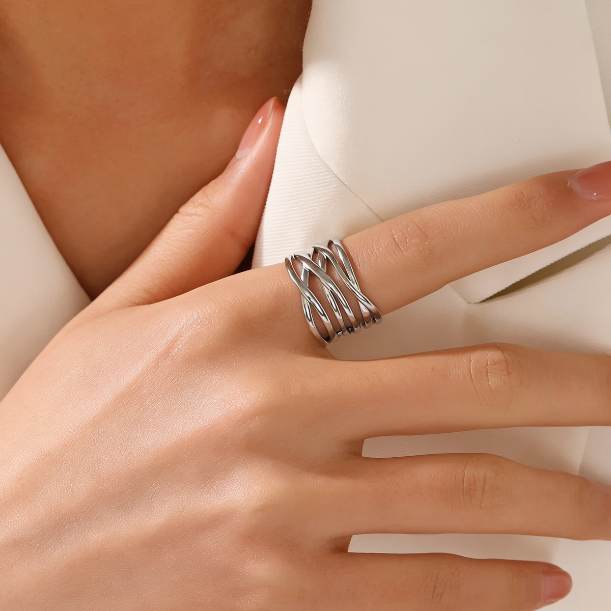 anillo-aurelia-plateado-pieza-puesta.jpg