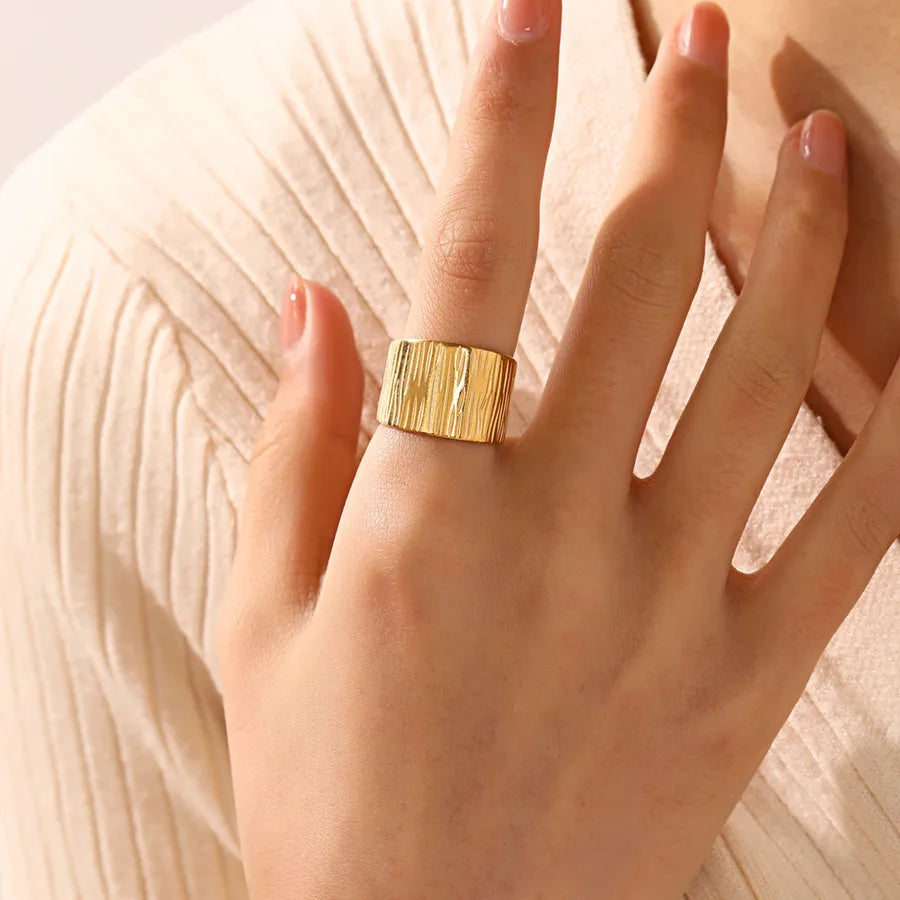 anillo-gaia-dorado-pieza-puesta.jpg