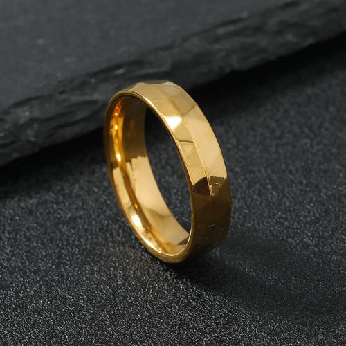 Anillo-Lithos-gold-contexto.jpg