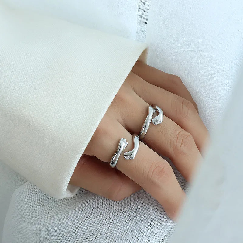 anillo-rhea-plateado-pieza-puesta.jpg
