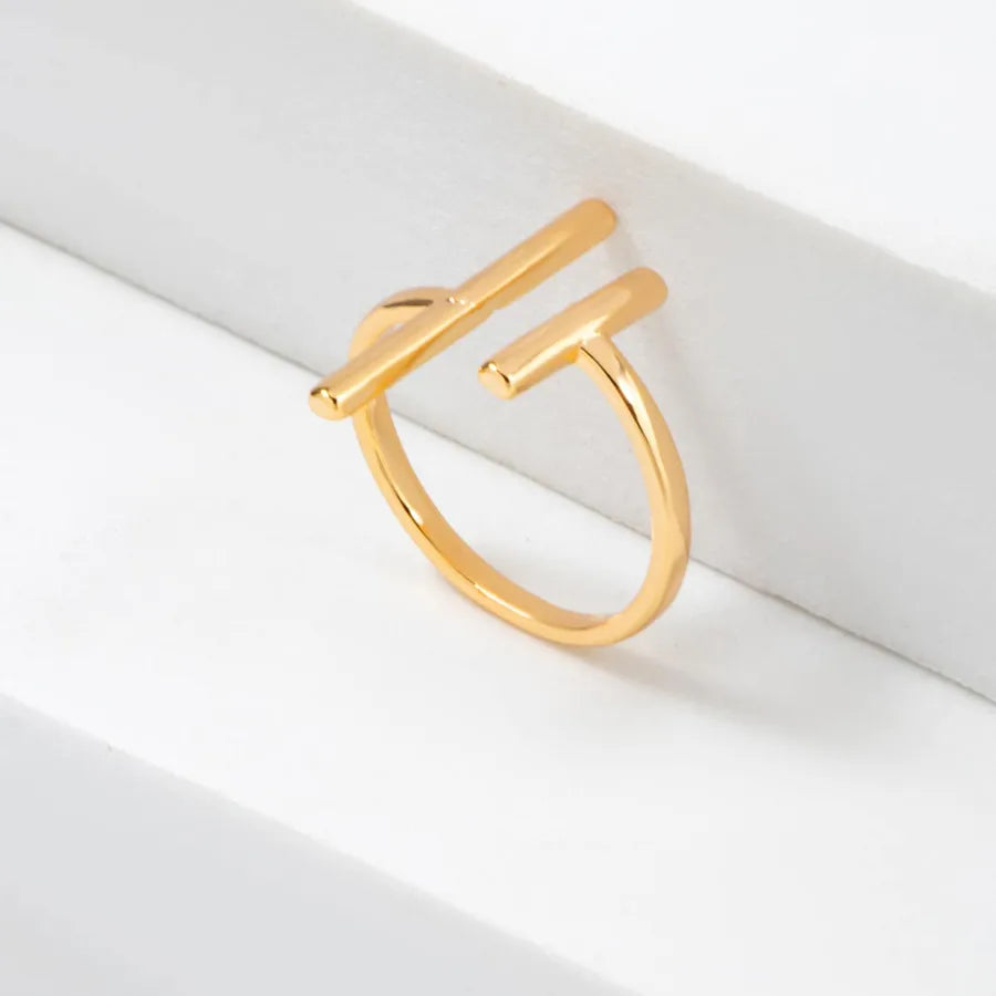 Anillo-Saga-dorado-contexto.jpg