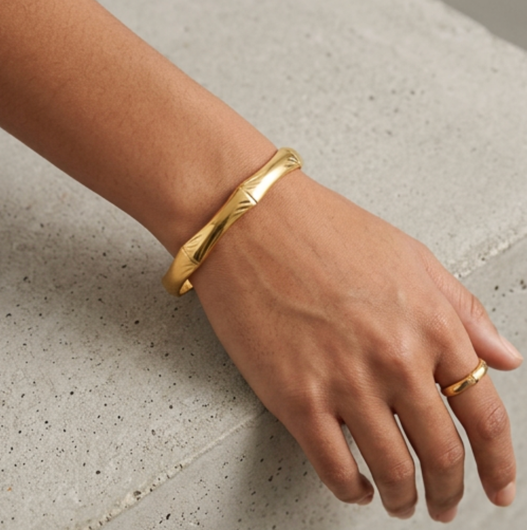 brazalete-lyra-dorado-lifestyle.jpg