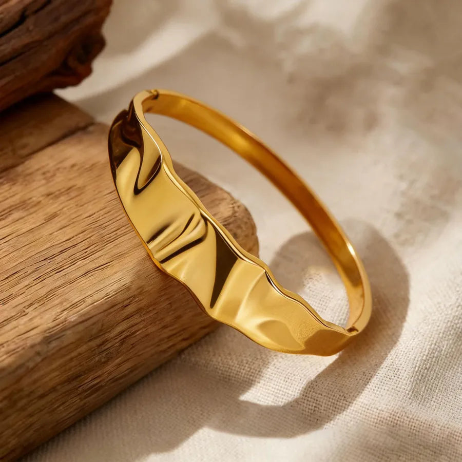 brazalete-ourea-dorado-lifestyle.jpg