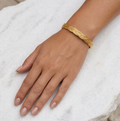 brazalete-selene-dorado-lifestyle.jpg
