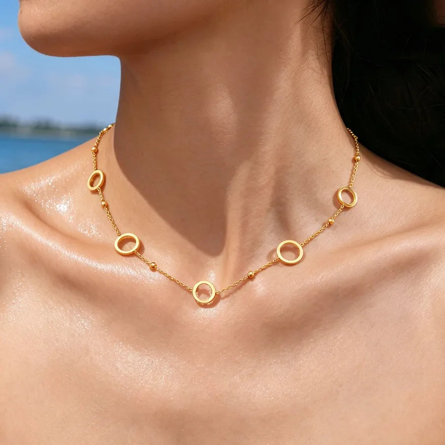 Collar-Aionia-gold-modelo.jpg