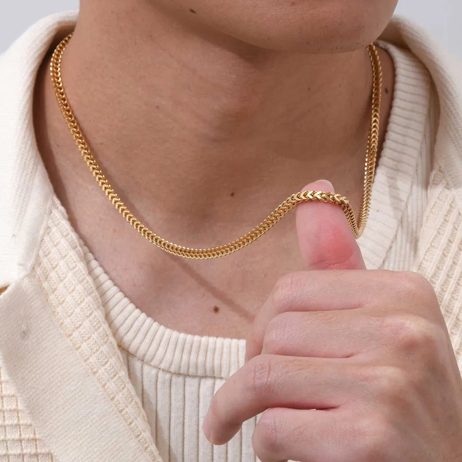 Collar-Eryon-gold-modelo.jpg