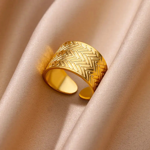 anillo-meander-dorado-detalle.jpg