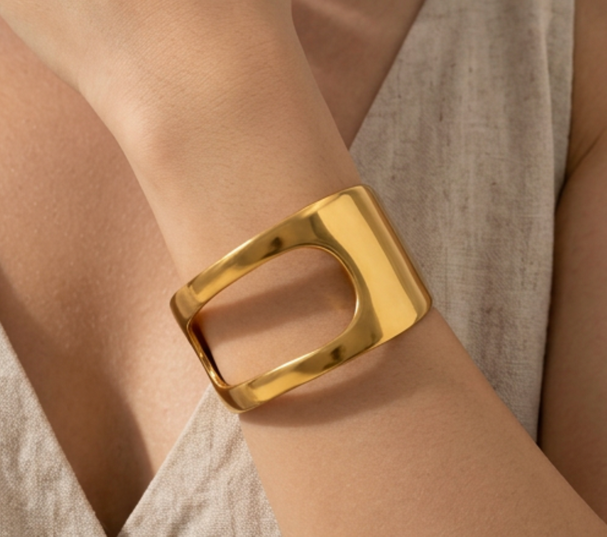 brazalete-orion-dorado-detalle.jpg