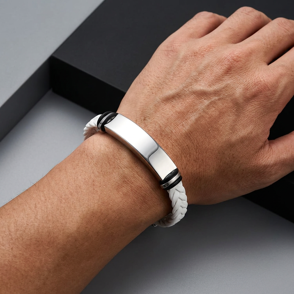 Pulsera-Aegis-white-modelo.jpg