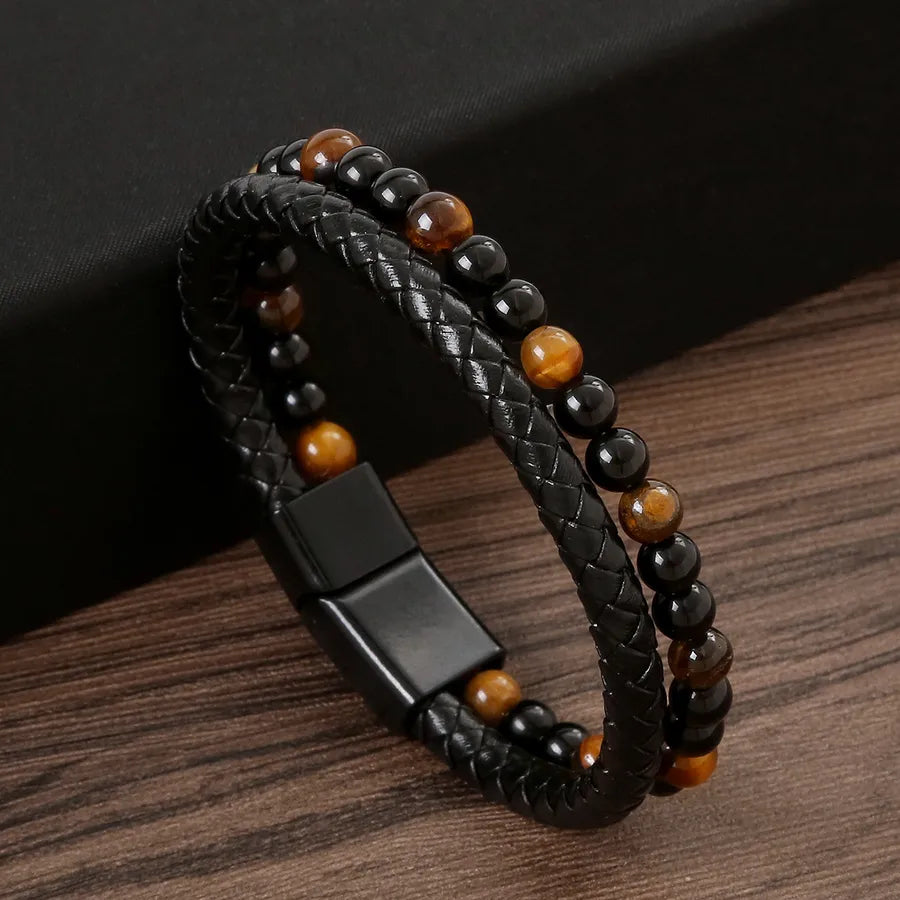 Pulsera_raiz_ambar_y_black_Nyra_en_foto_montaje_toma_a_detalle.jpg